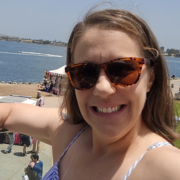 Meet your Posher, Alison - Picture 3 of 3